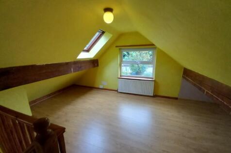 SIDE BEDROOM 4