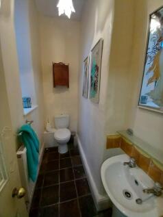 FITTED CLOAKROOM