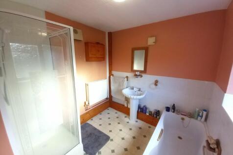 BATH/SHOWER ROOM 