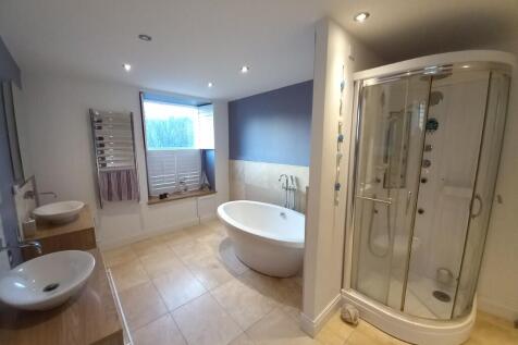 BATH/SHOWER ROOM