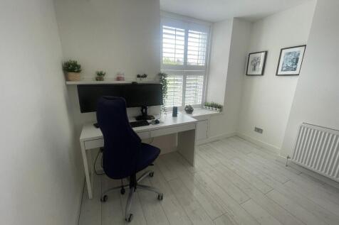 REAR BEDROOM 6