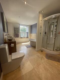 BATH/SHOWER ROOM 