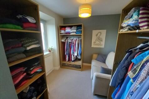 BED 4/DRESSING ROOM