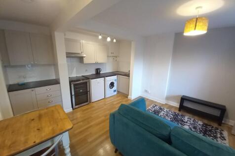 FLAT: LOUNGE/DINING