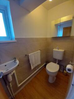 FITTED CLOAKROOM 