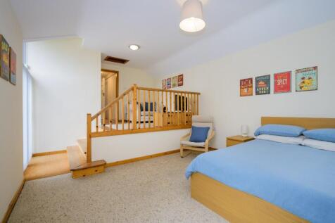 SITTING ROOM/BED 5