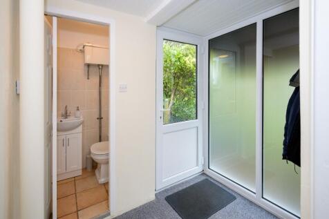 INNER HALL/CLOAKROOM