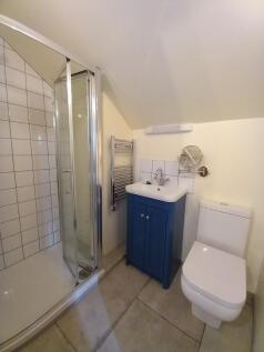 EN-SUITE SHOWER