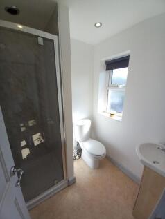 EN-SUITE SHOWER