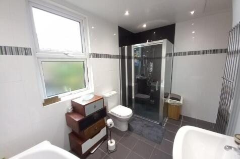 BATH/SHOWER ROOM 