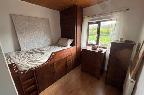 Front Bedroom 4