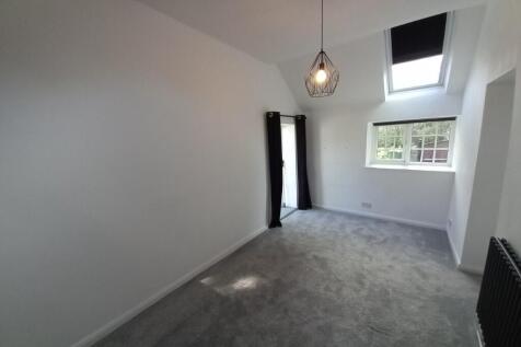 SIDE BEDROOM 3