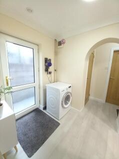 HALL/UTILITY ROOM