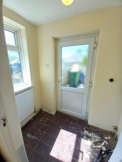 HALL/UTILITY ROOM