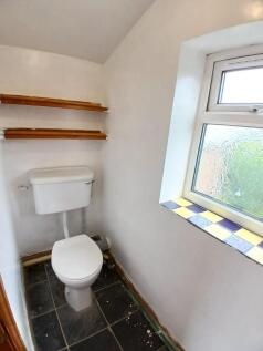FITTED CLOAKROOM 