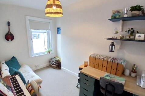 REAR BEDROOM 2