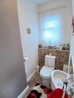 FITTED CLOAKROOM 
