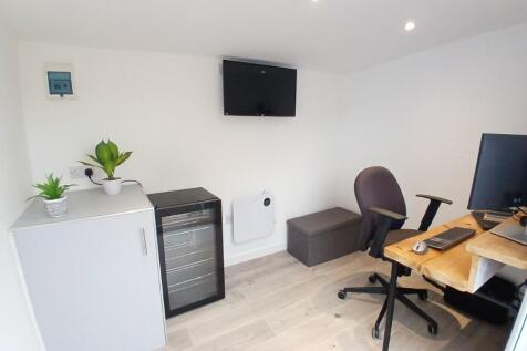GARDEN ROOM 