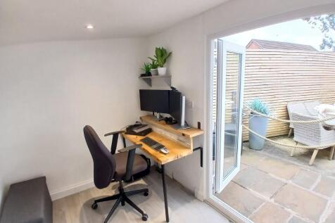 GARDEN ROOM 