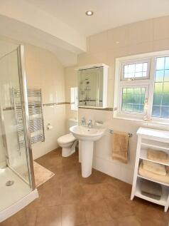 BATH/SHOWER ROOM 
