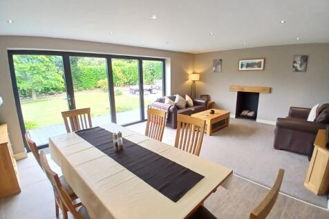 DINING ROOM/LOUNGE