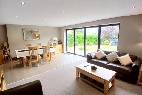 DINING ROOM/LOUNGE