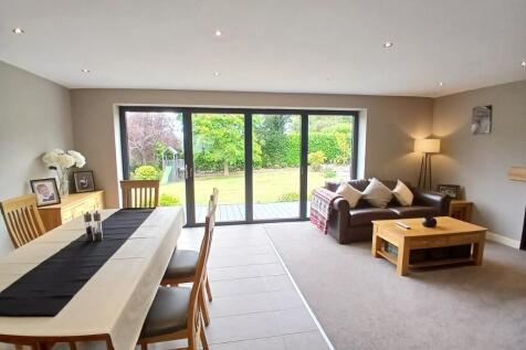 DINING ROOM/LOUNGE
