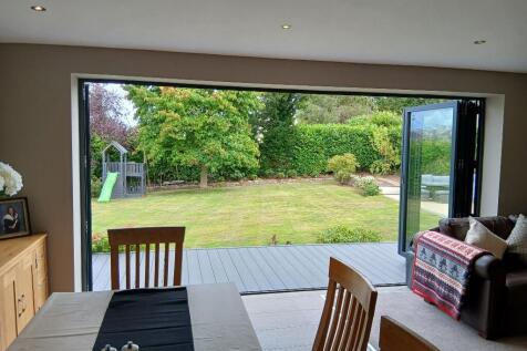 DINING ROOM/LOUNGE