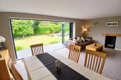 DINING ROOM/LOUNGE