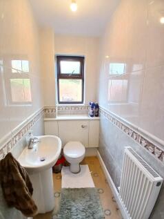 FITTED CLOAKROOM 