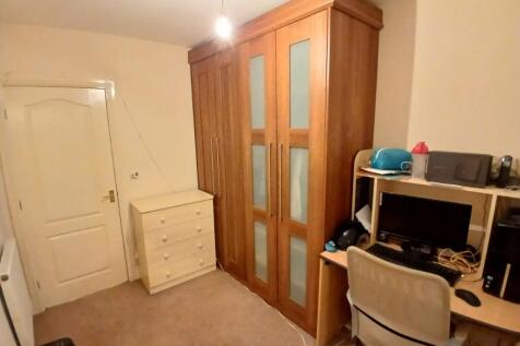 HALL/DRESSING ROOM 