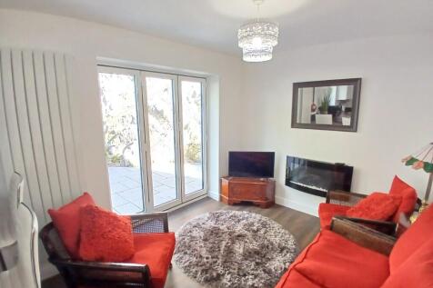 SITTING ROOM/BED 4