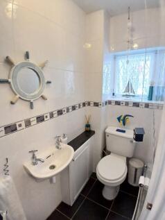 FITTED CLOAKROOM