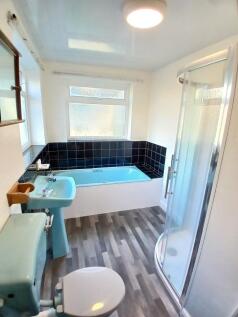 BATH/SHOWER ROOM