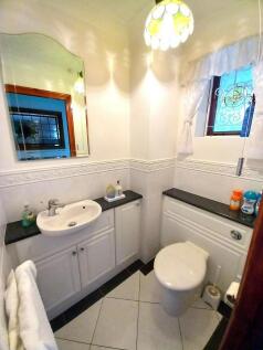 FITTED CLOAKROOM