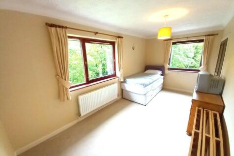 REAR BEDROOM 3
