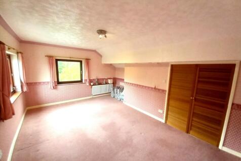 SIDE BEDROOM 4