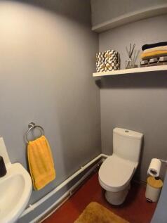 FITTED CLOAKROOM 