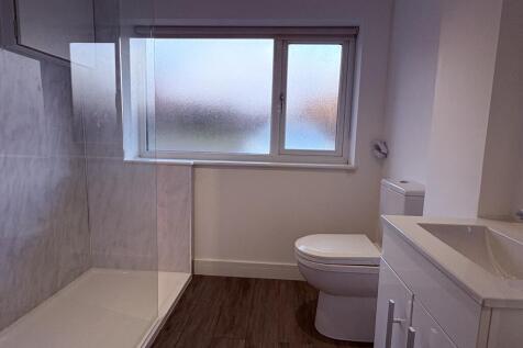 Double shower ensuite