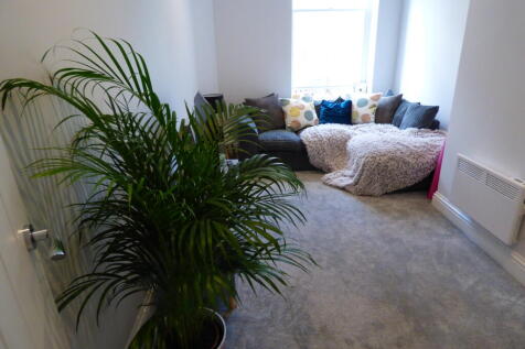 2nd Bedroom / Lounge