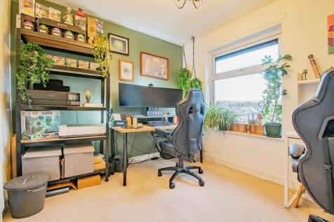 Bedroom / Office
