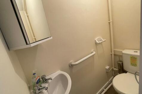 Upsatiars WC