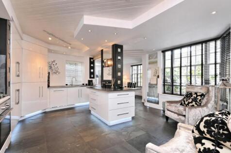 Kitchen Area.jpg