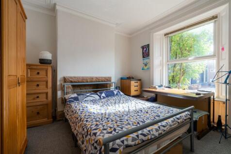 Bedroom 1.jpg