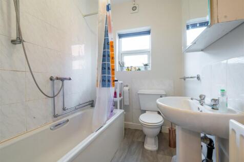 Bathroom 2.jpg