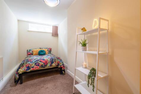 Bedroom 1-1.jpg