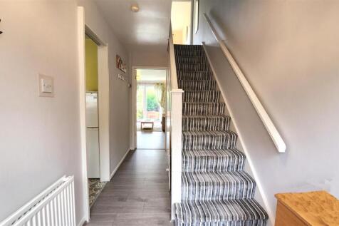 595 Crookesmoor Rd- hallway.jpg