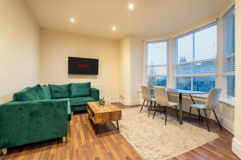 Flat 2, 11 Lawson .jpg