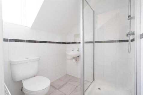 30 Upperthorpe Bedroom 3 en-suite.jpg