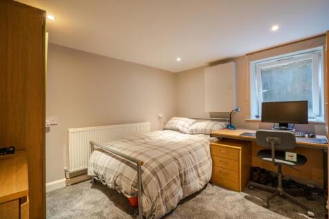 Bedroom 1_.jpg